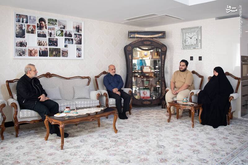 دیدار لاریجانی با خانواده شهیدان حاجیزاده و باقری+ عکس