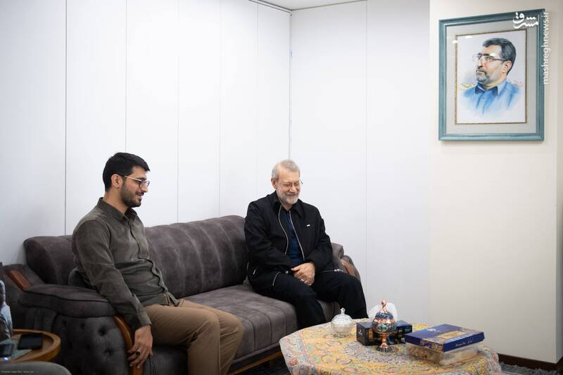 دیدار لاریجانی با خانواده شهیدان حاجی‌زاده و باقری+ عکس