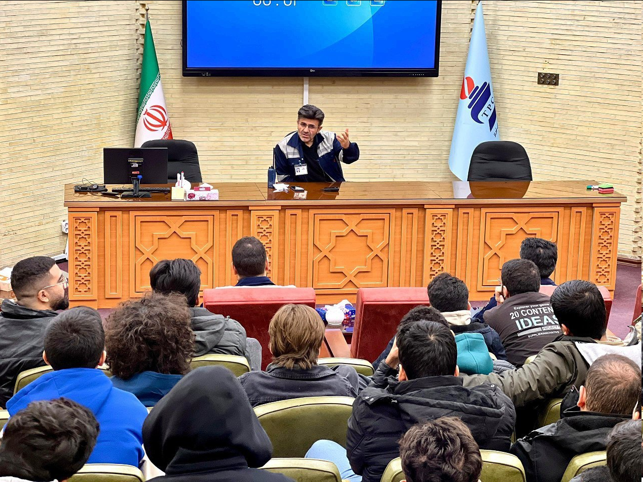 تشریح رویکردهای دانشبنیان، توسعهای و مسئولیت اجتماعی پتروشیمی تبریز به دانشجویان دانشگاه صنعتی شریف