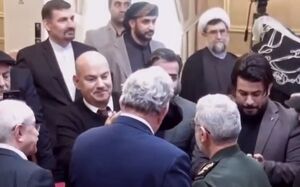 عکس یادگاری مهمانان خارجی همایش شهید سلیمانی با سردار قاآنی