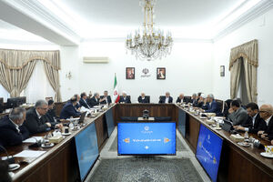 عارف: دولت برای خروج از تنگناهای اقتصادی روی بخش خصوصی حساب کرده است