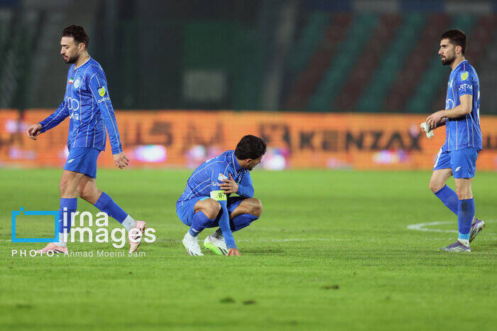 حسنزاده: مدافعان استقلال با مهاجمان حریف مهربان هستند/ ساپینتو نباید برکنار شود!