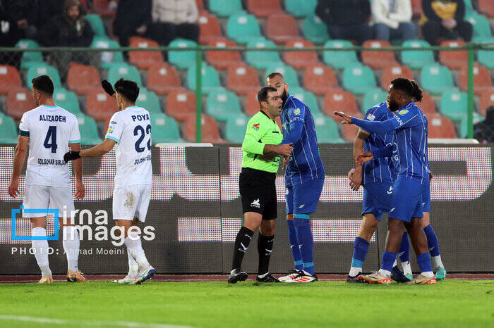 حسنزاده: مدافعان استقلال با مهاجمان حریف مهربان هستند/ ساپینتو نباید برکنار شود!