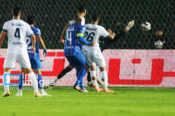 حسن‌زاده: مدافعان استقلال با مهاجمان حریف مهربان هستند/ ساپینتو نباید برکنار شود!