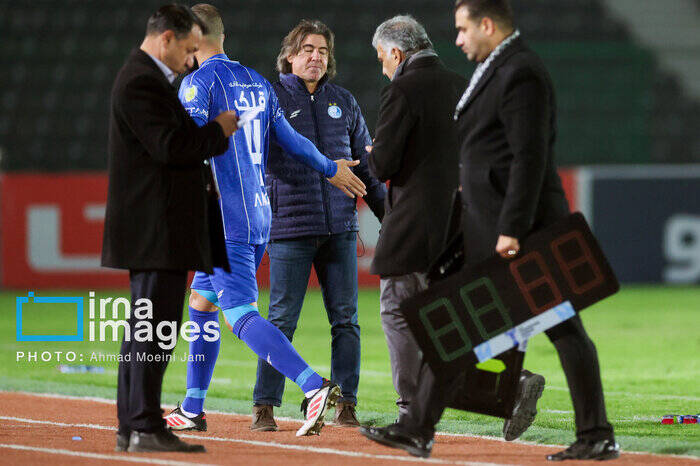 حسنزاده: مدافعان استقلال با مهاجمان حریف مهربان هستند/ ساپینتو نباید برکنار شود!