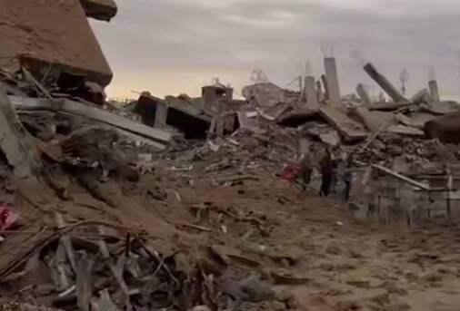  ویرانی‌های برجای مانده از حمله هوایی به مدرسه‌ای در غزه