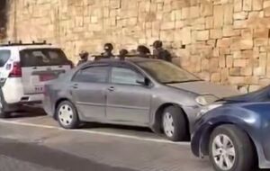 ضرب و شتم یک جوان فلسطینی توسط نظامیان اشغالگر اسرائیلی