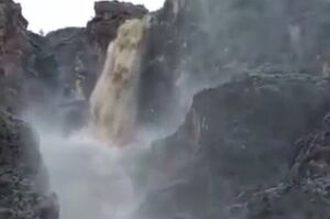 فیلم / جاری شدن آبشار فصلی کوهبزان