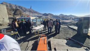 ریزش معدن بافق و محبوس شدن ۲۴ کارگر +عکس