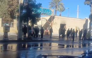 فیلم / اوضاع آرام در جلوی درب فرمانداری شهرستان فسا