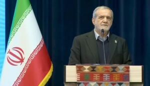 فیلم / اعتراض یک فعال اقتصادی در حضور رئیس جمهور