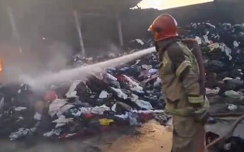 آتش‌سوزی انبار لباس در جنوب تهران