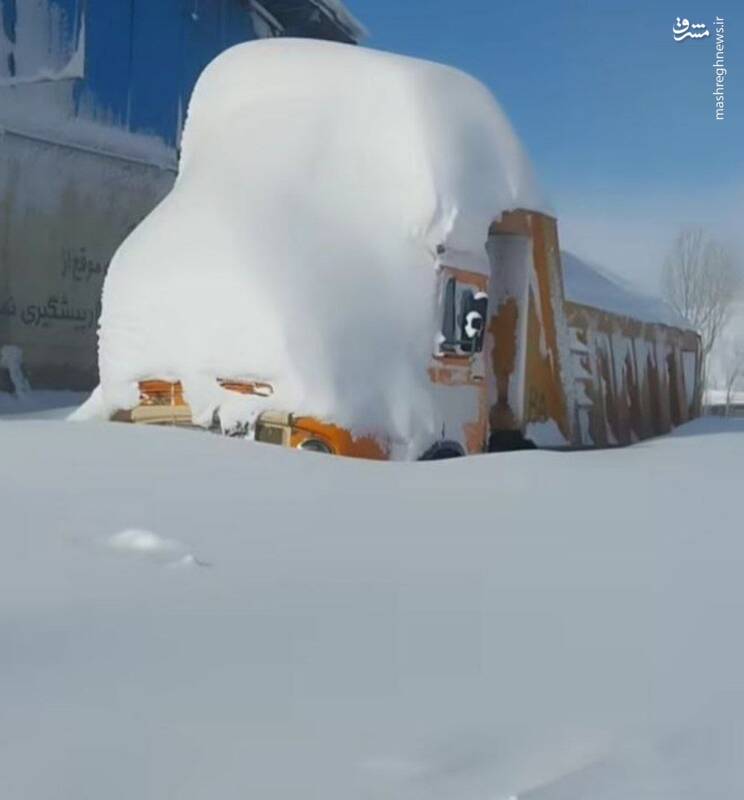 عکس / حجم برف باریده شده در آقدره شهرستان تکاب