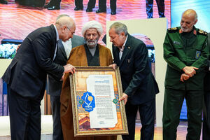 دکتر قالیباف نشان‌های «مشهدالرضا» را به برگزیدگان سومین دوره اهدا کرد / اهدای نشان به سرلشگر شهید کاظمی و مرحوم استاد فرشچیان