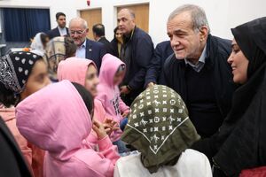 عکس / دیدار رئیس جمهور با جمعی از کودکان بی سرپرست