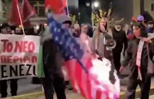 پرچم آمریکا در آتش خشم اهالی آلمان سوخت