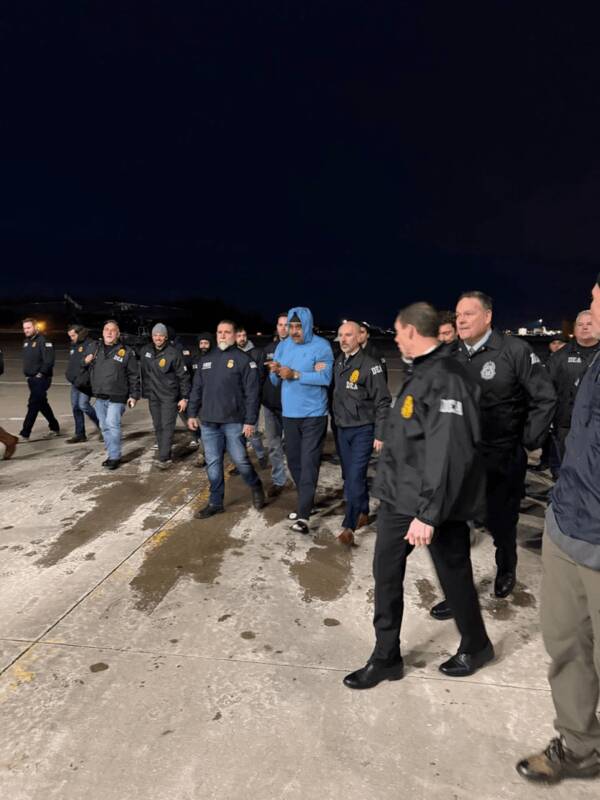 هواپیمای حامل مادورو به نیویورک رسید + عکس و فیلم