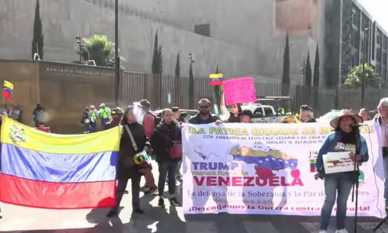 معترضان به سفارت آمریکا در مکزیک حمله کردند