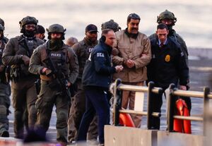 تصاویری از انتقال مادورو با بالگرد برای حضور در دادگاه