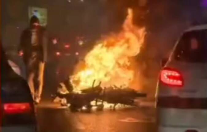 فیلم/ اغتشاشگران به پیک موتوری هم رحم نکردند