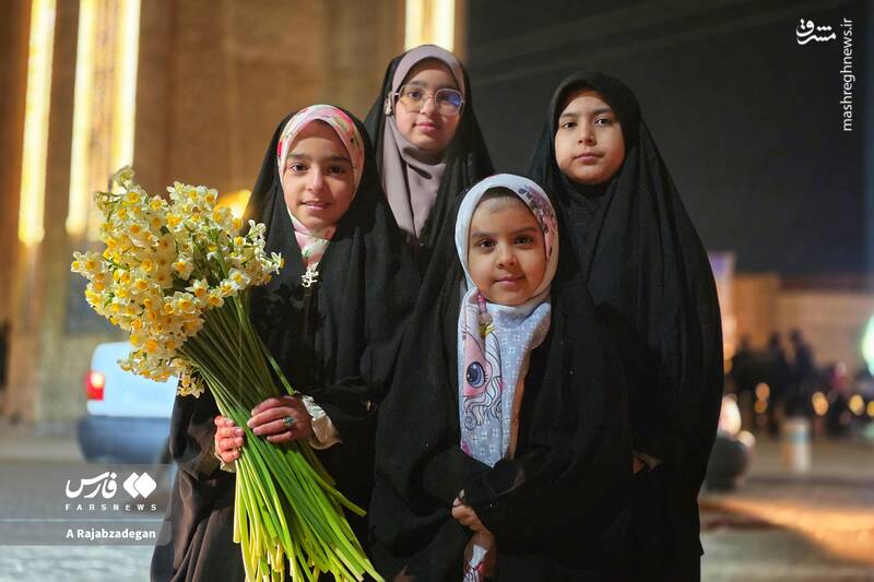 عکس / فرزندان ایران برای پلیس گُل آوردند 2