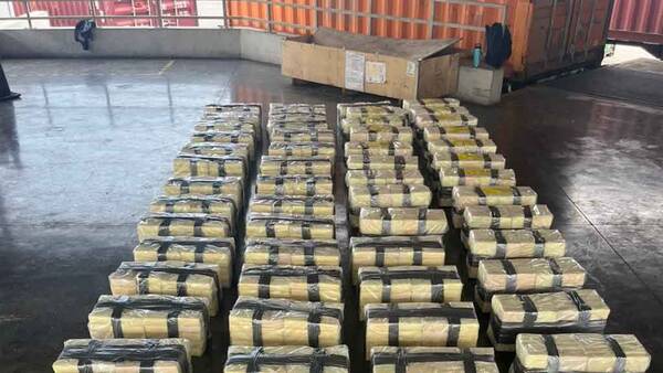 اروپا در محاصره کوکائین، سایه‌ هلی‌برن آمریکا در کاراکاس