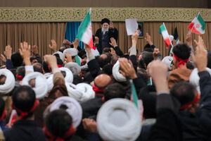 عکس/ دیدار هزاران نفر از مردم قم با رهبر انقلاب