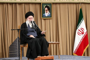 تصاویر دیدار هزاران نفر از مردم قم با رهبر انقلاب