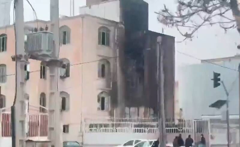 فیلم/ تخریب اموال عمومی و خصوصی مردم توسط اغتشاشگران در ایلام