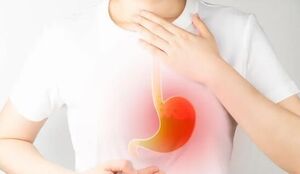 رفلاکس حنجره‌ای؛ علت پنهان گرفتگی صدا و سرفه‌های مزمن