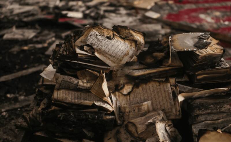 آتش،ايران،كتابخانه،كشور،حمله،كتاب،فرهنگ،عمومي،جامعه،قرار،جلد ...