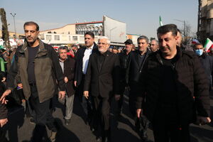 عارف: اگر مردم با هبستگی در صحنه باشند دشمن هیچ غلطی نمی‌تواند بکند