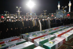 مراسم وداع با شهدای امنیت در حرم امام رضا(ع)