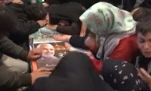 وداع جانسوز کودکان با پیکر شهیدانشان در شیراز