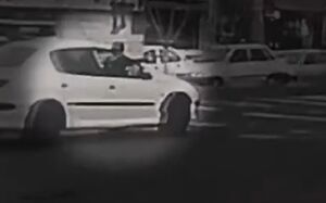 لحظه تیراندازی از یک خودرو ۲۰۶ در فردیس کرج