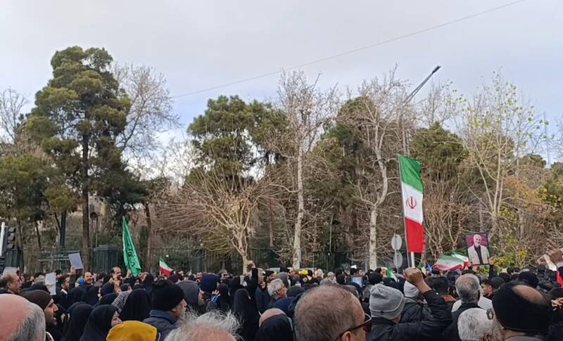  قدردانی مردم تهران از نیروهای انتظامی و امنیتی