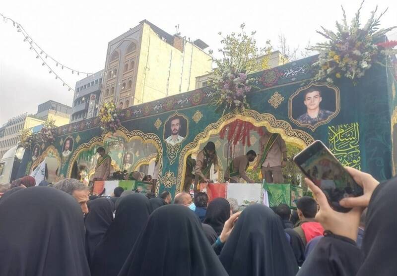 خروش مردم تهران در مراسم تشییع پیکر شهدای جنایات اخیر صهیونیستی - آمریکایی