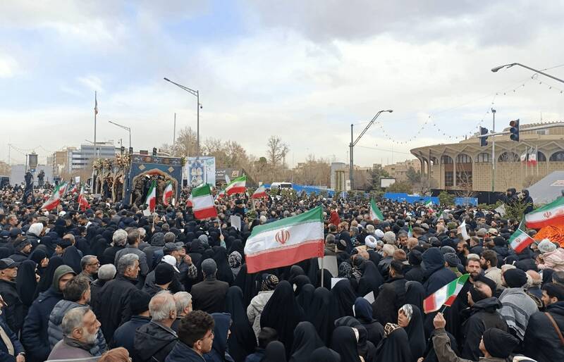  حضور پرشور مردم در چهارراه ولیعصر(عج)