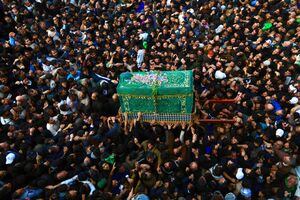 تشییع نمادین پیکر امام کاظم(ع) در کاظمین
