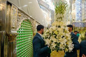 ضریح امیرالمومنین گل‌آرایی شد