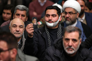 حضور مجروحان حوادث اخیر در حسینیه امام خمینی(ره)