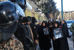 عکس/ خانواده شهدا عید مبعث را در کنار امنیت‌آفرینان جشن گرفتند