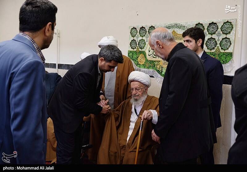 عکس / مراسم عمامه گذاری طلاب در بیوت مراجع تقلید 30