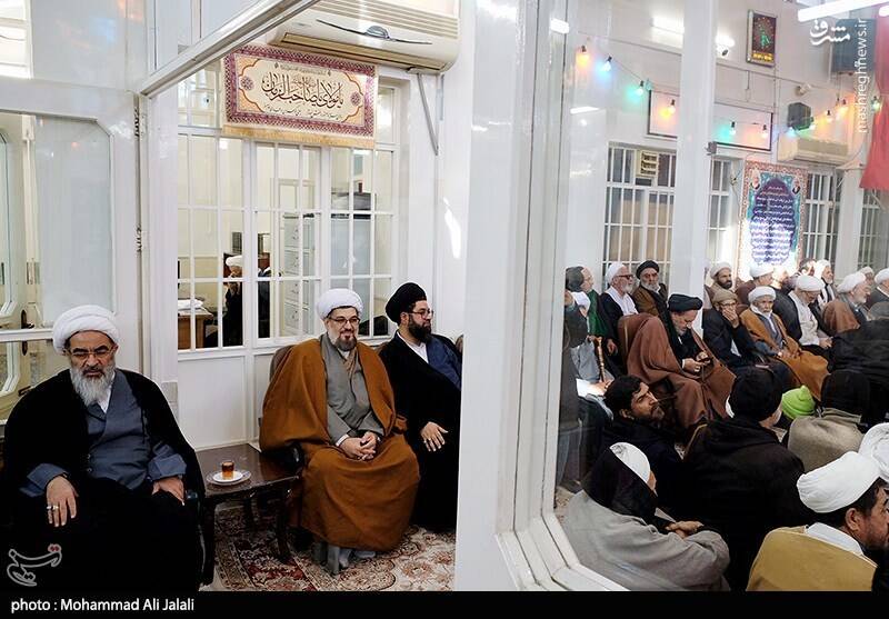 عکس / مراسم عمامه گذاری طلاب در بیوت مراجع تقلید 14