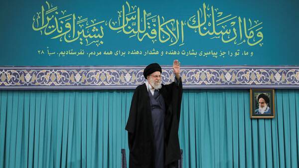 دیدار هزاران نفر از قشرهای مختلف مردم با رهبر انقلاب