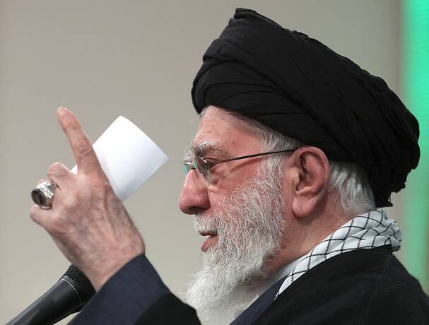  رهبر انقلاب: ملت ایران کمر فتنه را شکست