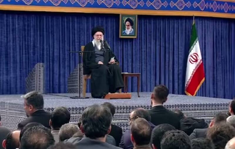  رهبر انقلاب: معیشت مردم واقعاً مشکل دارد