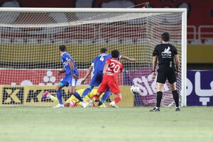 تساوی استقلال و تراکتور به سود مدعیان / شاگردان ساپینتو جای پرسپولیس را گرفتند