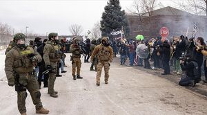 احتمال استقرار ۱۵۰۰ آمریکایی برای سرکوب اعتراضات در مینه‌سوتا