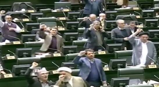  شعار ای رهبر آزاده آماده‌ایم آماده در مجلس طنین انداز شد